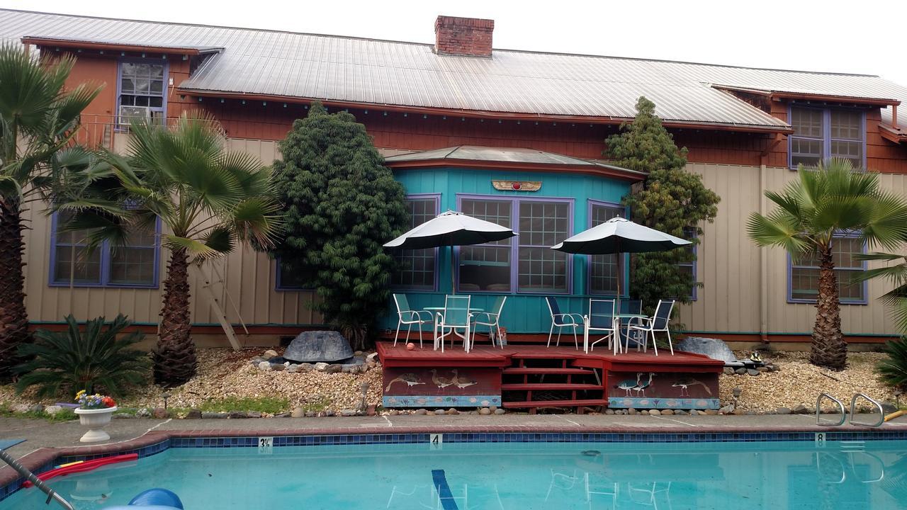 Grand Lodge Geyserville Exterior photo
